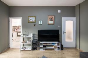 Top location in center and paid parking