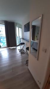 Appartements Au pied de la Gare de Cergy le haut, centre villes : photos des chambres