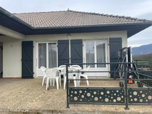 Villas entière, 6 PL,3 ch , parking privé , climatisé