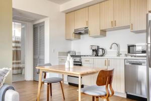 Culver City 1BR w Gym Roof in Walkable Area LAX-810