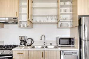 Culver City 1BR w Gym Roof in Walkable Area LAX-810