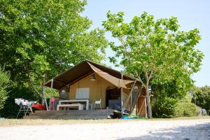 Tentes de luxe Glamping Gien : photos des chambres