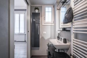 tHE Minimal Chic Home - Isola District