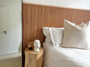 Luxury 1BR Green Point - Walk to Sea Point Promenade! Rooftop Pool, Secure Parking