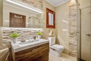 Luxurious Villa in Baos y Mendigo, Spain - Perfect for Families and Groups