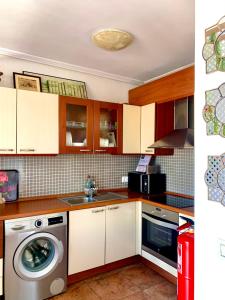 ÁTICO DELUXE entre CENTRO y PLAYA Salinas con TERRAZA, WIFI, PISCINA climatizada, GYM, SAUNA y GARAJE -Smart TV