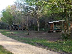 Campings Camping EAU NATURELLE Bungalow 4 personnes dans un environnement calme et depaysant : photos des chambres