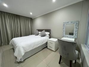 12 Palm Boulevard Apt, 402 byTo Go