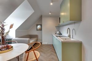 Na Piaskach - The Love Bridge by Downtown Apartments