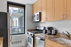 1BR nr Times Sq w Indoor pool Doorman NYC-50