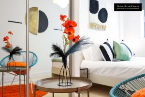 WEEKLY OR MONTHLY STAYS, London, Canary Wharf - Sleeps 6- 2Bedroom, FREE PARKING, Serviced Apartment By Maison Christo Property