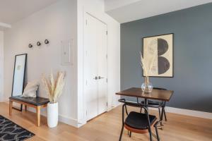 Tribeca 1BR w Gym Doorman Garage Parking NYC-348