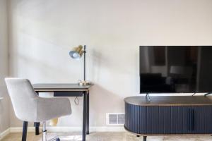 Santa Clara 2BR w Gym Pool WD SFO-646