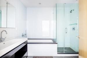 Hells Kitchen 1BR w Doorman nr Central Park NYC-525