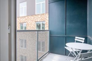 SLU 1BR w Gym Parking nr Space Needle SEA-277