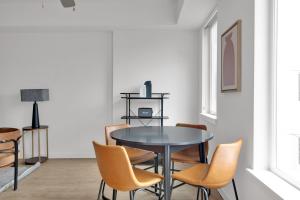 SLU 1BR w Gym Parking nr Space Needle SEA-277