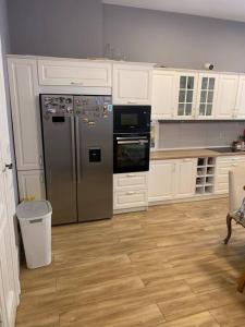 3 Bedroom Lux Apartment Center