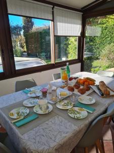 Sejours chez l'habitant Villa avec piscine chez Raphaele : photos des chambres