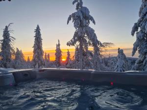 Panoramic Fell View Chalet with Hot Tub & Sauna - Pikku-Syötteen Helmi