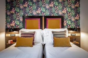 Standard Double Room with Courtyard View