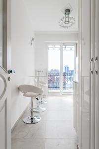 Vitosha Str 2BD White & Blue Apt by Flat Mаnager