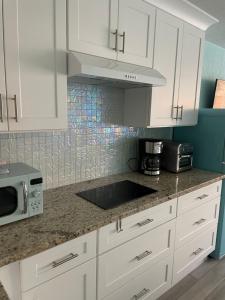 Ocean Views Retreat . Enjoy the Ocean View from your balcony