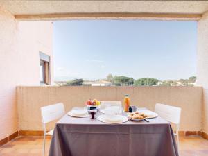 Apartment Les Terrasses Fleuries by Interhome