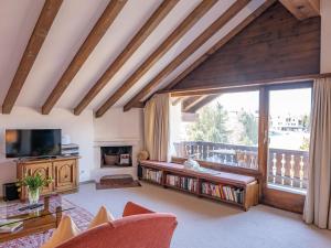 Apartment Chesa La Sajetta 12 by Interhome