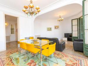Apartment Eix-Dret-Roger de LLuria-Valencia by Interhome
