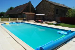 Maisons de vacances Farmhouse with private pool and jacuzzi. : photos des chambres