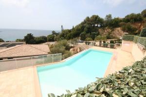 Ajaccio maison bord de mer dans résidence avec piscine