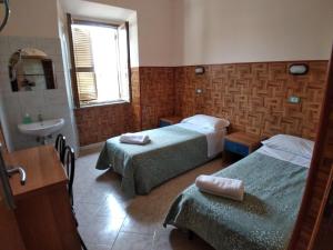 Camera Budget Doppia con Letti Singoli