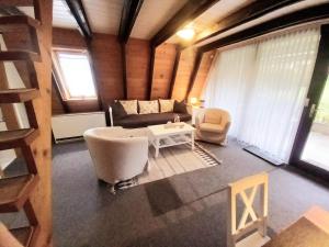 Gemütliches Ferienhaus mit sonniger Terrasse Frankenwald nähe Badesee Smart-TV