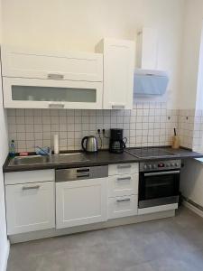 Modernes Apartment mit 2 Schlafzimmern und Privatparkplatz nahe Innenstadt