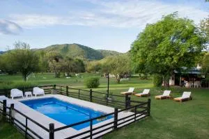 Cabañas Los 2 Algarrobos - Pueblito