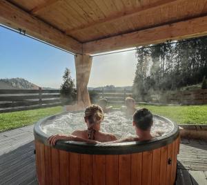 Dom na Zielonym Wzgórzu z własną Sauną i Jacuzzi