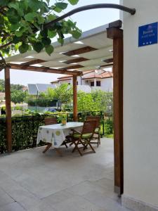 Adriatic apartment Nada with garden