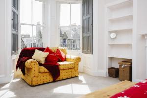 Fabulous 5 Double Bedroom Edinburgh Old Town apartment