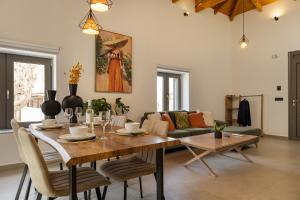 Casa Dionysia - New Lux 2Br with Jacuzzi near Maleme Beach