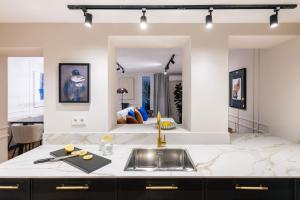 Stylish 4 suites +patio luxury apartment Gran Via