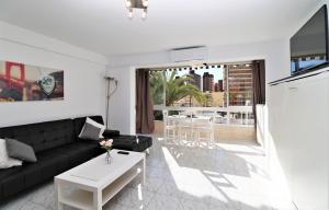 Versalles Pool Levante