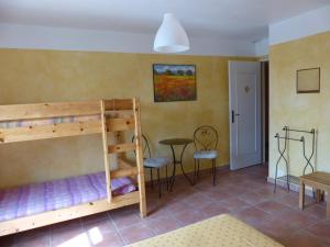 B&B / Chambres d'hotes La Ferme du petit Segries Bed and Breakfast : photos des chambres