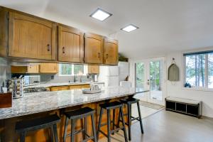 Bremerton Vacation Rental with Hot Tub and Lake Access