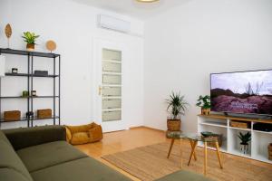 BRAND NEW City Center Apartment Nostalgija