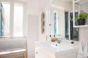 BRAND NEW City Center Apartment Nostalgija