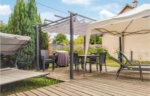Maisons de vacances Beautiful Home In Jumilhac-le Grand With Kitchen : photos des chambres