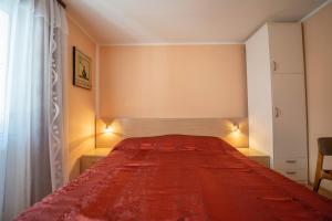 Seaside Serenity: 2-Bedroom Apartment with Boka Bay View