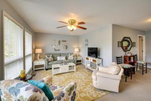 Cozy Lake Cabin with Dock in Hot Springs Natl Park