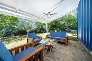 Playa Potrero - Cute, modern Containerhome with pool for 2 people