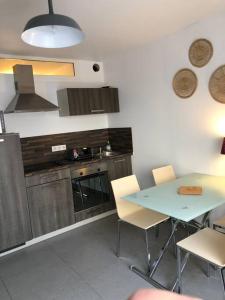 Appartements T2 recent climatise a 100m du port : Appartement 1 Chambre